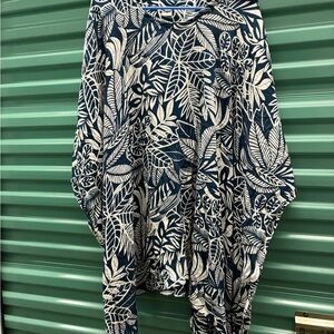 Flowing Tropical Theme Leaf Print Women's Blouse - Blue and White